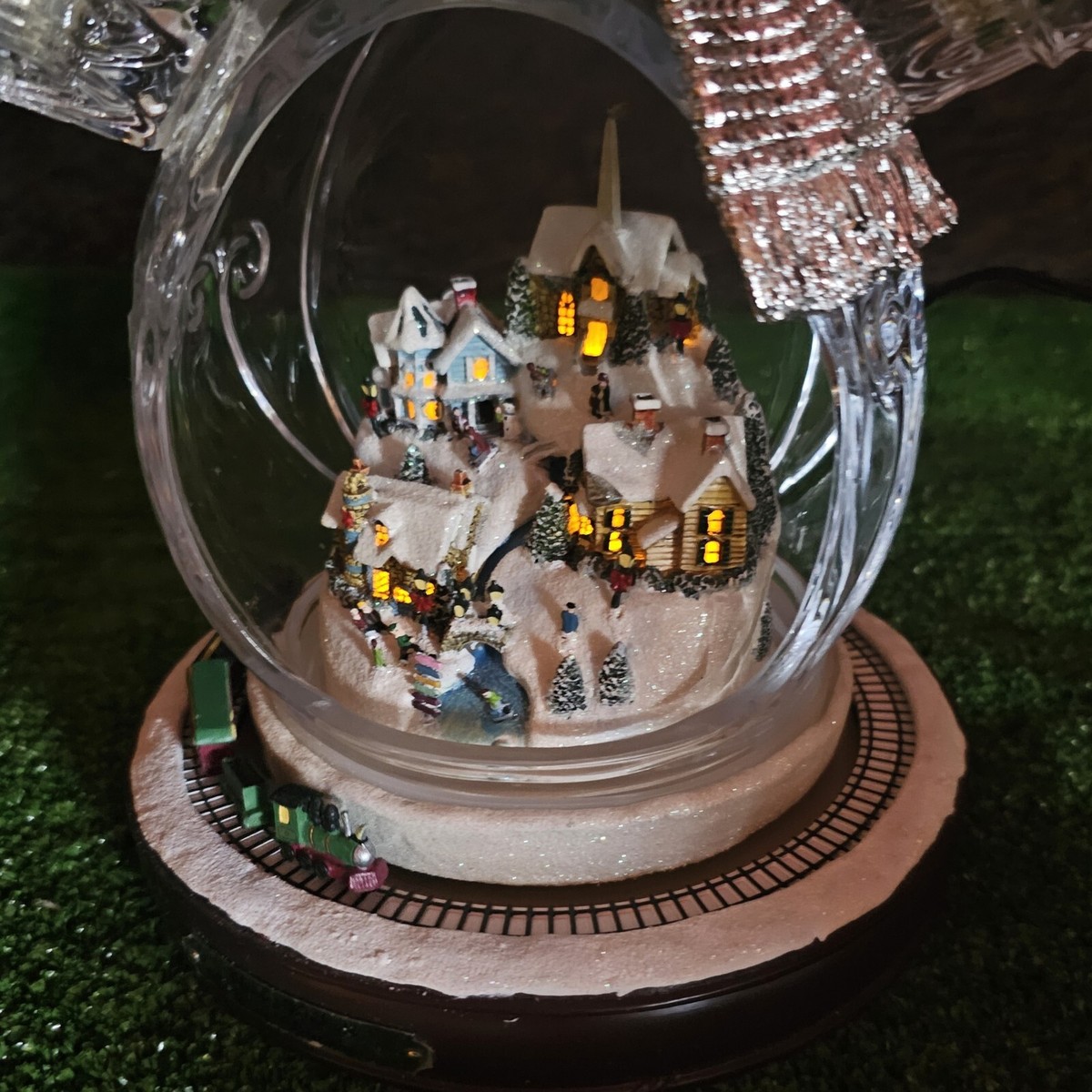 Thomas Kinkade Masterpiece Edition White Christmas Snowman Motion
