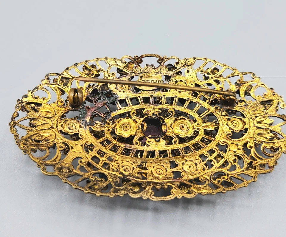 Broche de filigrana floral de latón dorado vidrio púrpura amatista checo Art Nouveau Foto 2 de 4