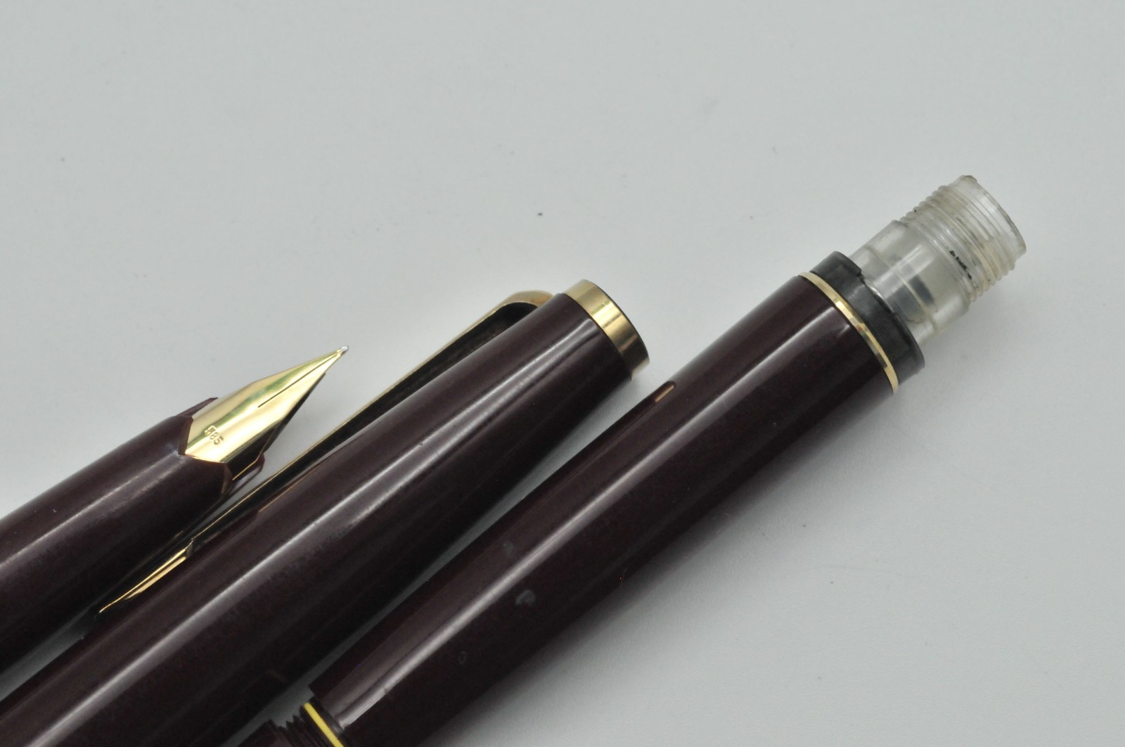 Vintage Montblanc 221 Fountain Pen 14K Fine Nib Borgundy Very Good+ W10010
