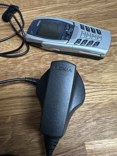 Nokia 6800 - Gray and Blue Flip Phone - Picture 5 of 15