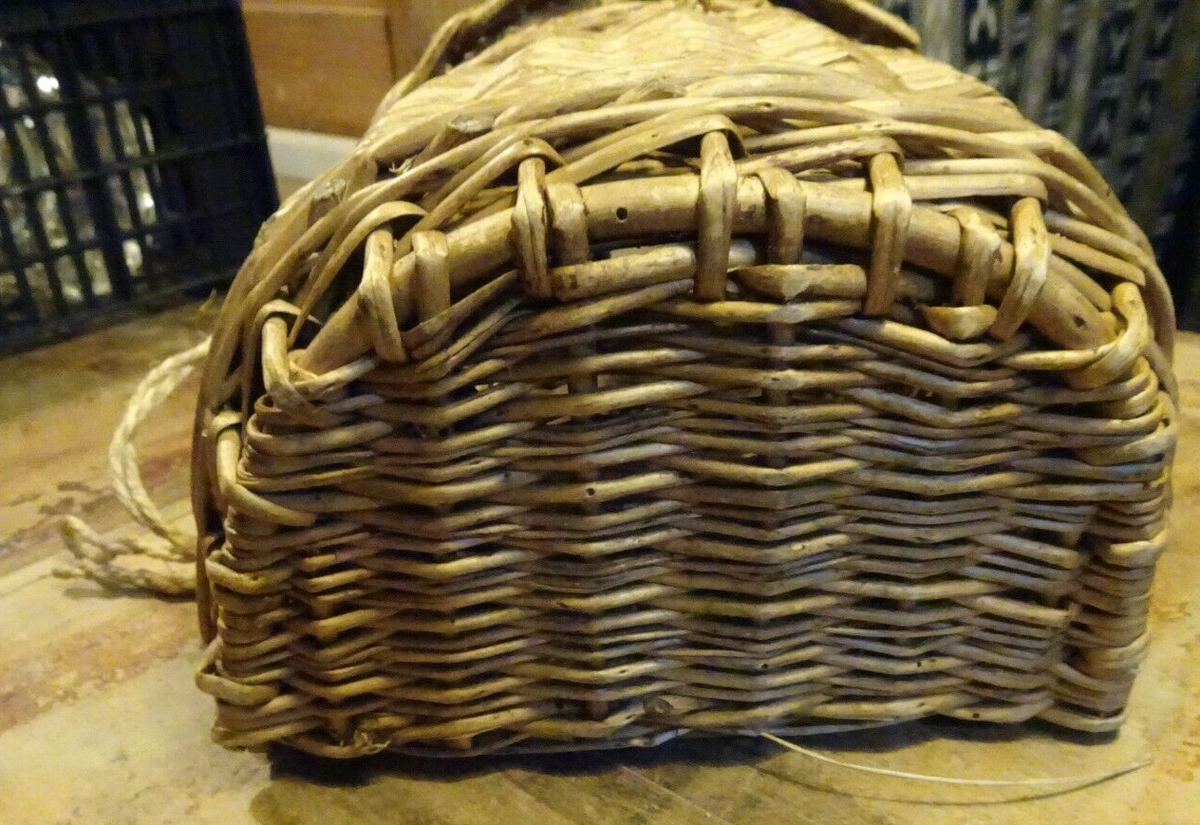 Panier de pêche ancien en osier