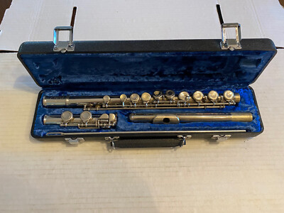 W.T. ARMSTRONG 104 FLUTE Elkhart - IND / Gemeinhardt Case * B87