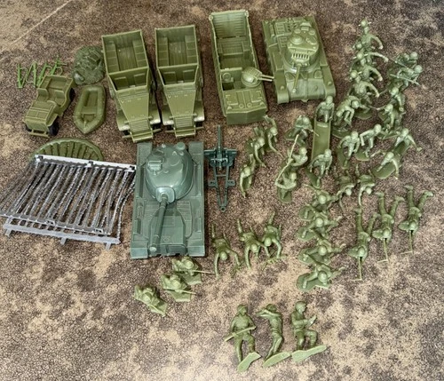 Vintage 1960's Louis Marx Battleground Playset 41 Tank Jeep Boat Men Accessories