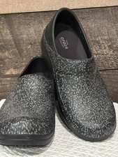 Crocs Dual Comfort Slip Resistant Work Clogs Shoes Women Size 8 Black Speckle