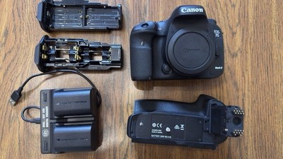 Canon EOS 7D Mark II, DSLR Body Only, 2 Li Batteries+charger, Batt Grip, AA Sled