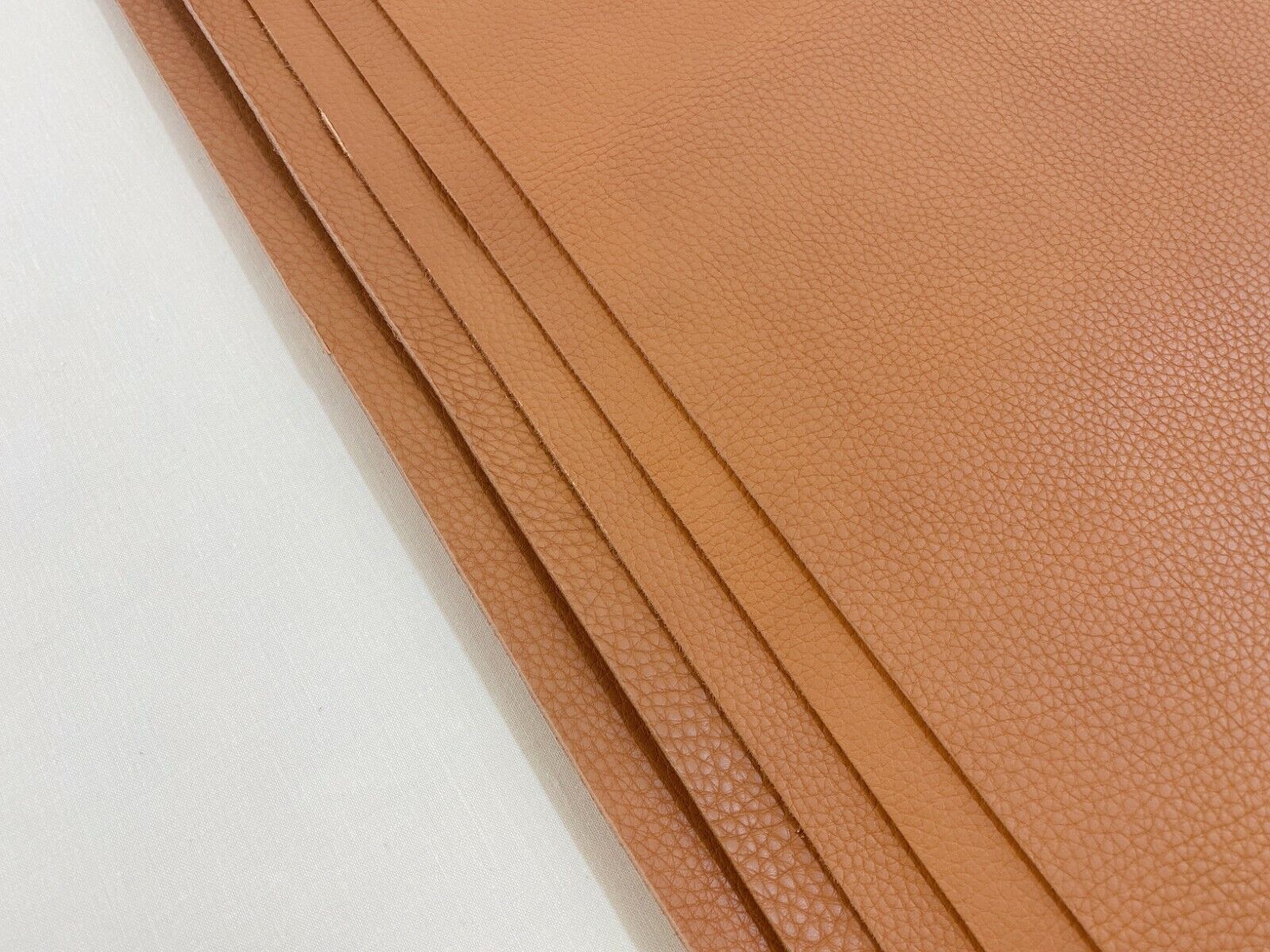 1.8 - 2mm thick dyed veg tan leather craft - light caramel & irregular shape 2022 Onmiddellijke levering