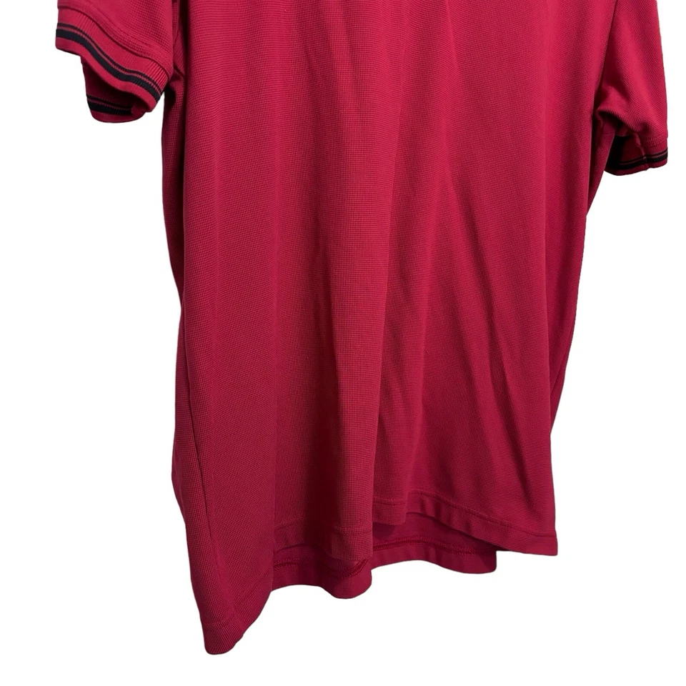 Polo con logo rojo granate de Helly Hansen para hombre talla grande Foto 3 de 4