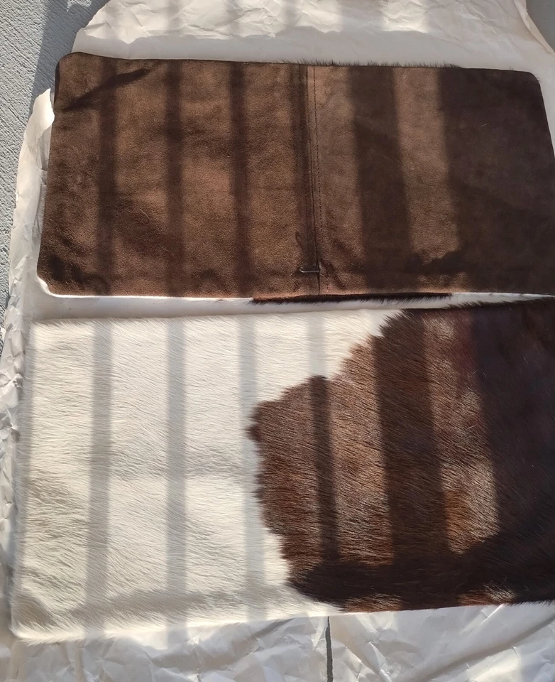 Par de fundas de almohada lumbares de cuero de vaca marrón y blanco auténticas de lujo forradas 10 x 20" Foto 3 de 4