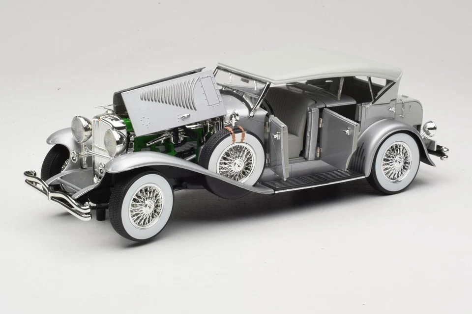 13525 Duesenberg SJ Silver GreenLight 1:18 - Immagine 2 di 4