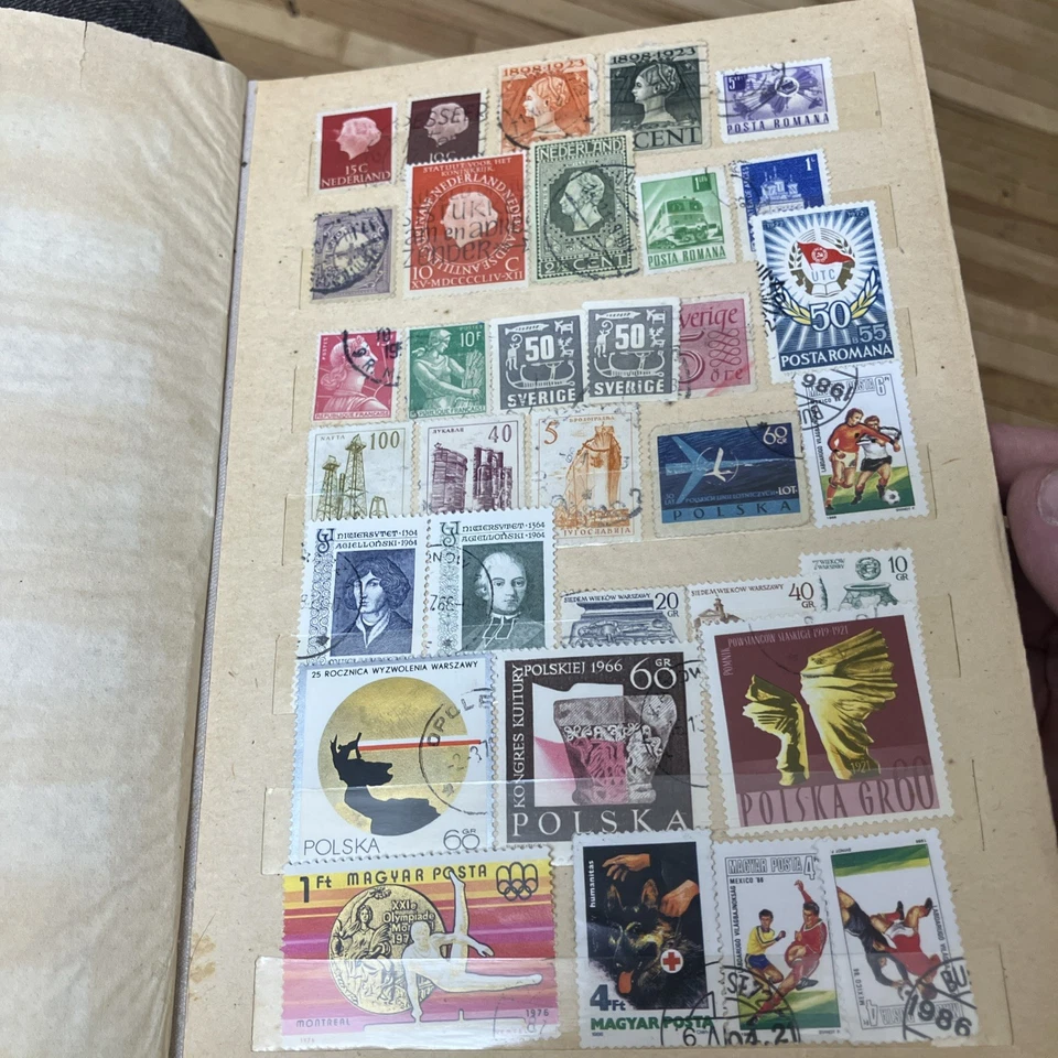 USED/HR Stamp Album, 1911-1991- World/Czechoslovakia/Japan etc.- 500+ Stamps! - Image 4 of 4