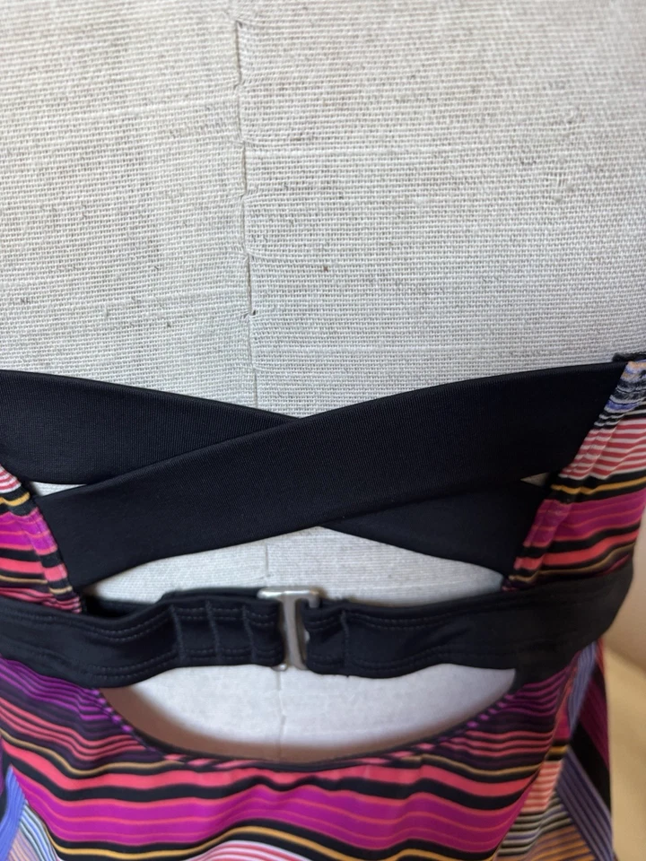 Tankini y Board Shorts Dos Piezas Athleta Deportivo Para Mujer Natación Capri Rayas Med Foto 3 de 4