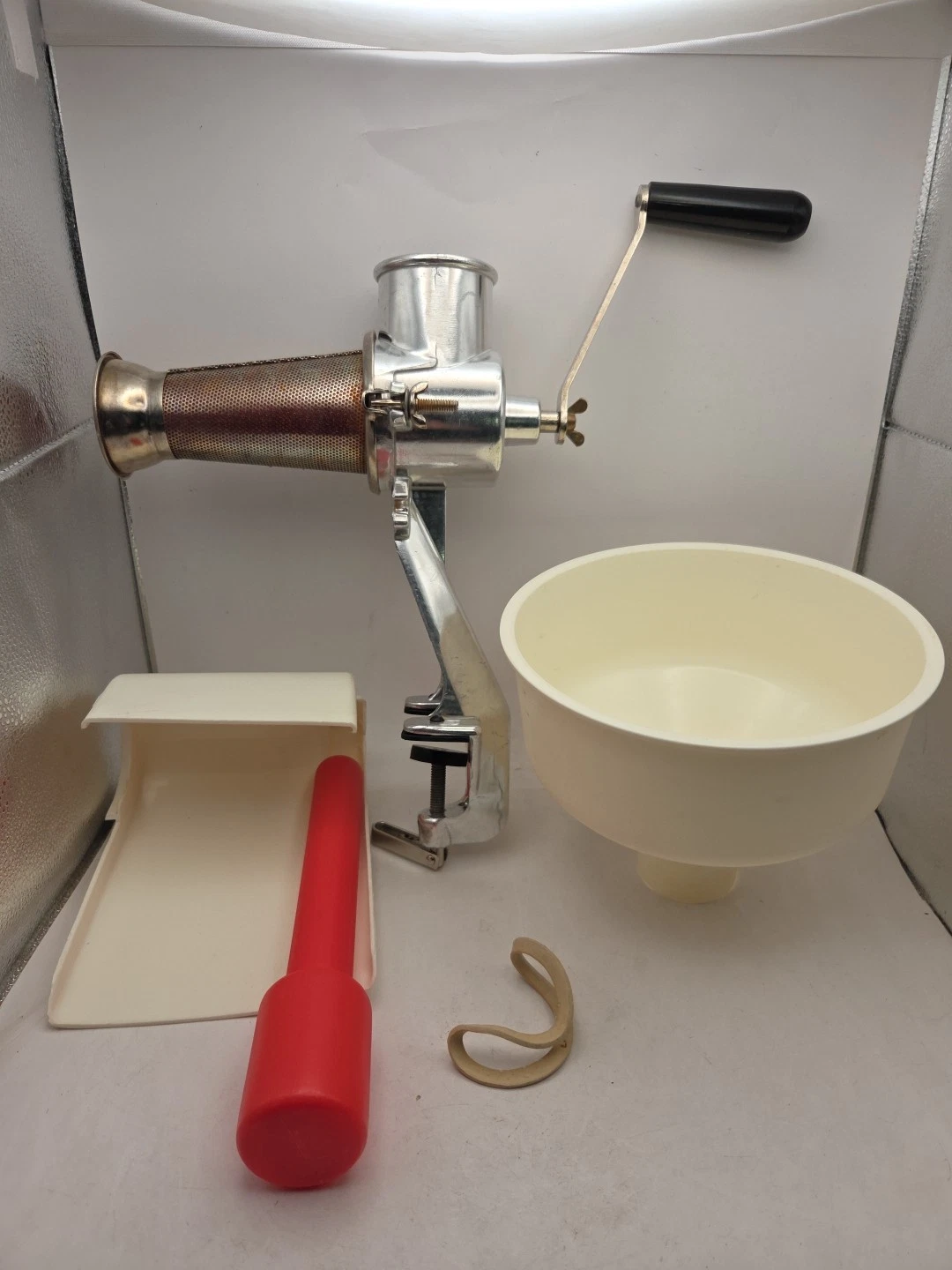 NORPRO SAUCE MASTER FOOD STRAINER 1951 NEEDS GASKET WITH BOX SEE NOTES