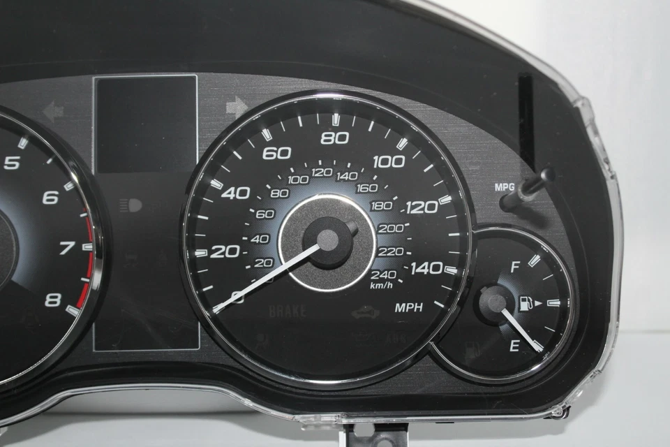 Cuadro de instrumentos velocímetro medidores del panel de instrumentos Subaru Legacy 2010 18.739 millas Foto 3 de 4