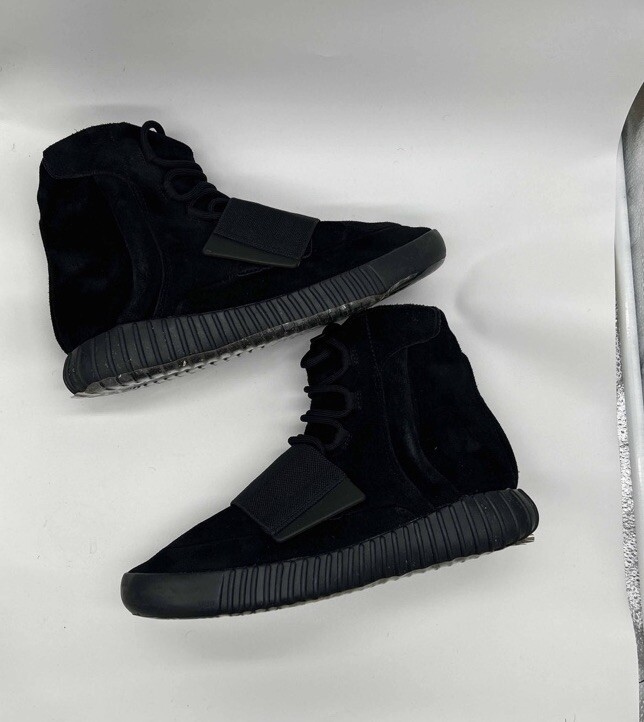 Yeezy Boost 750 Triple Black used great condition Size With Box