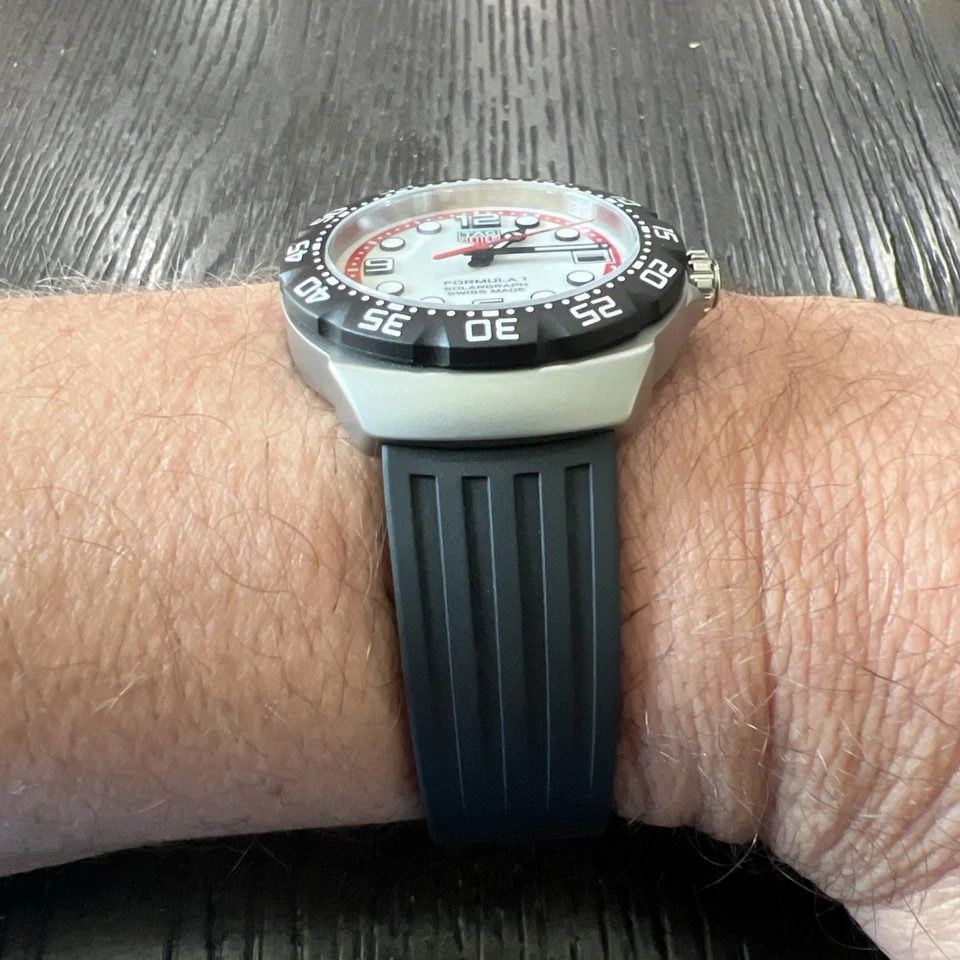 Reloj de cuarzo solar para hombre Tag Heuer Formula 1 Foto 2 de 4