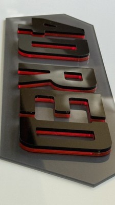 2 x 4D schwarz & neonrot 6 mm vorne & hinten getönt kurz 16'' sechskant show nummernschilder