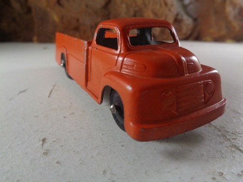 TOOTSIETOY VINTAGE DIE-CAST 1949/1950 RED FORD LONG BED PICKUP , MINT 5-67-1-14 - Picture 10 of 12
