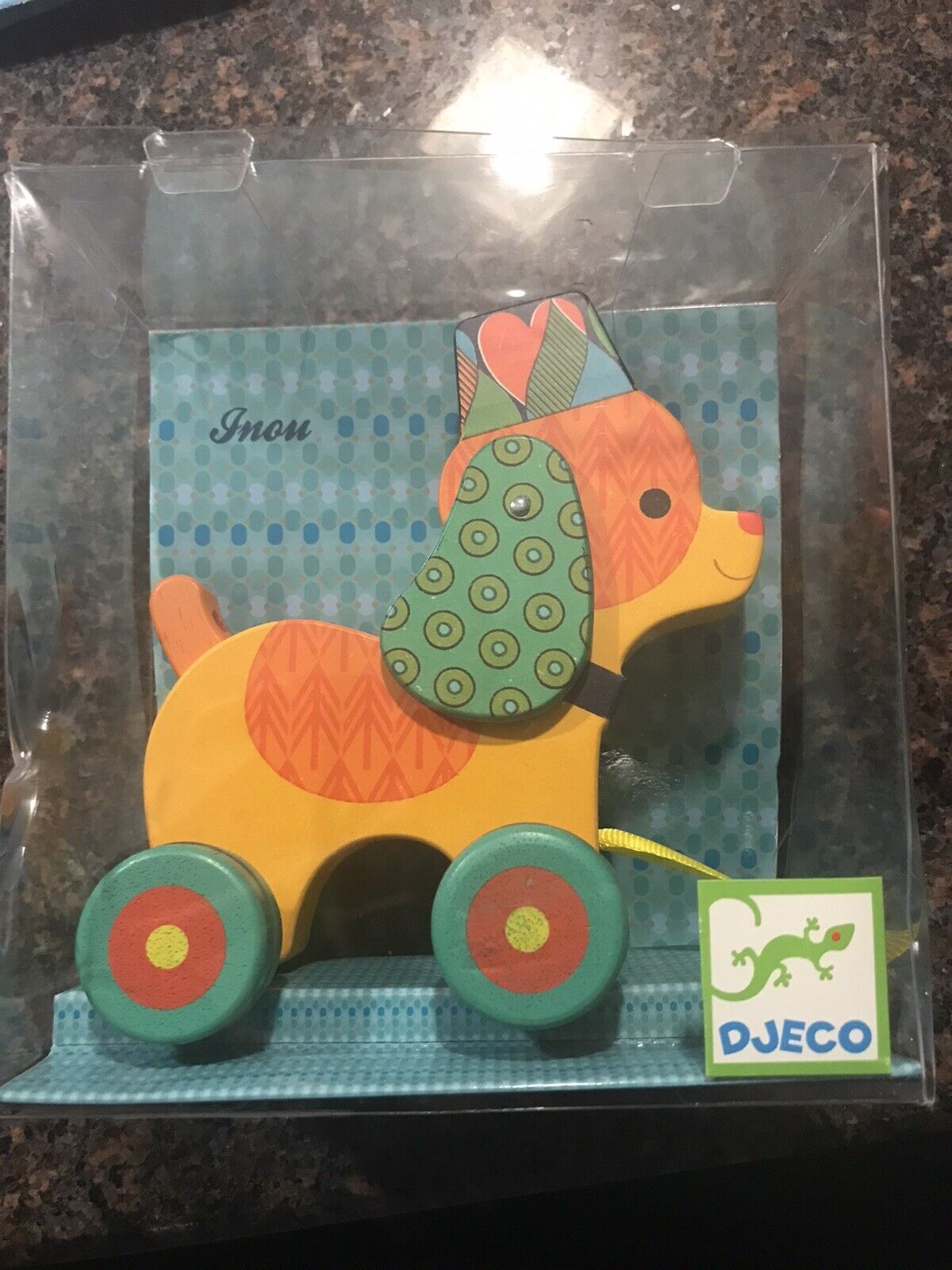 NEW Djeco Rate 若者の大愛商品 Dog Pull Toy Painted Wood 当店一番人気 along