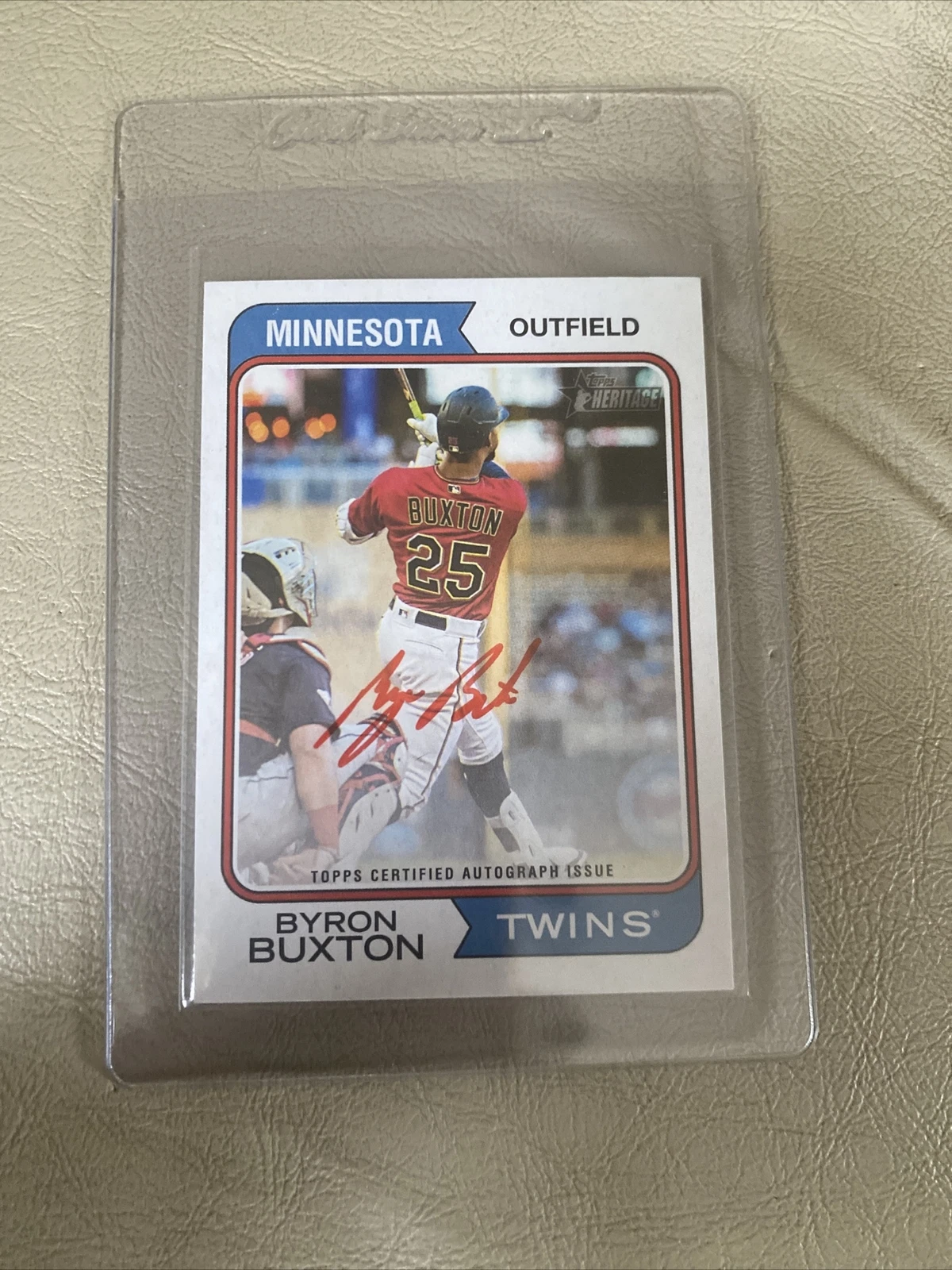 2023 TOPPS HERITAGE BYRON BUXTON REAL ONE ON-CARD Red Ink Auto #72/74 TWINS