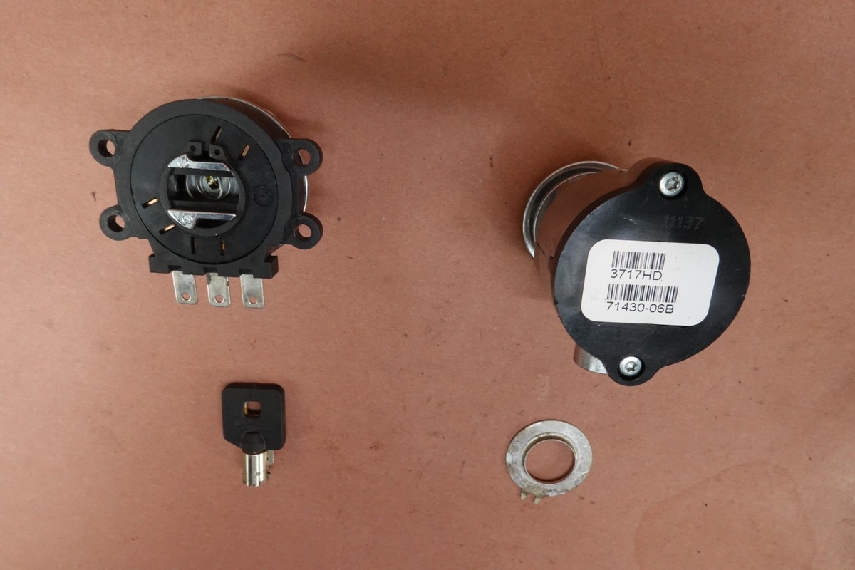2007年 アクションデビッドギランド #38 2007-2011 Harley-Davidson Dyna Super Glide FXDC Ignition Switch