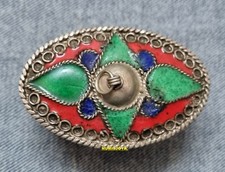 JAHR 1950. SCH&Ouml;NE SILBERNE ALPAKA-BOX MIT FEUEREMAILLE 60 X 40 X 30 MM.