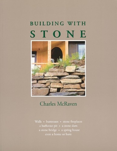Charles McRaven Building with Stone (Tascabile)
