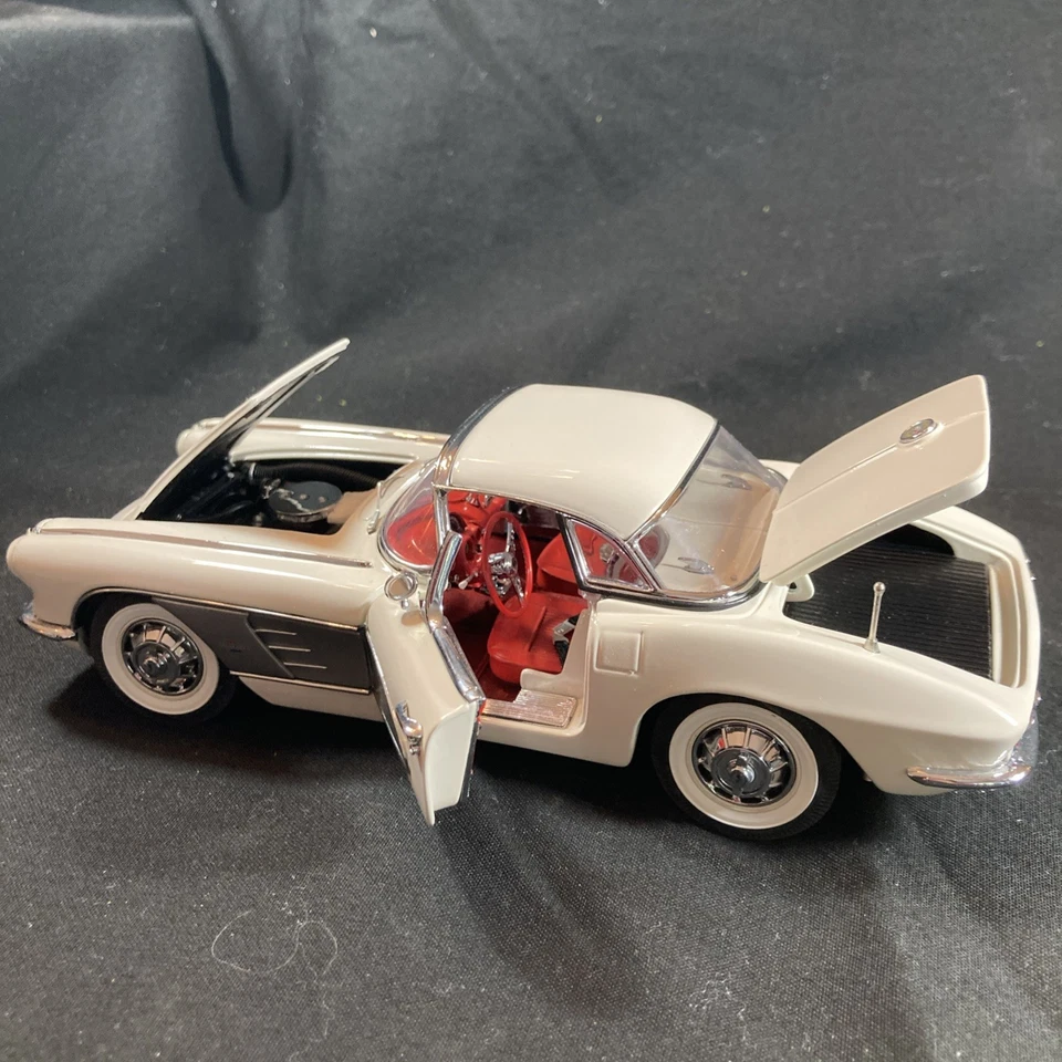 Chevrolet Corvette Danbury 1961 como nuevo blanco armiño escala diecast 1:24 con caja🔥 Foto 2 de 4