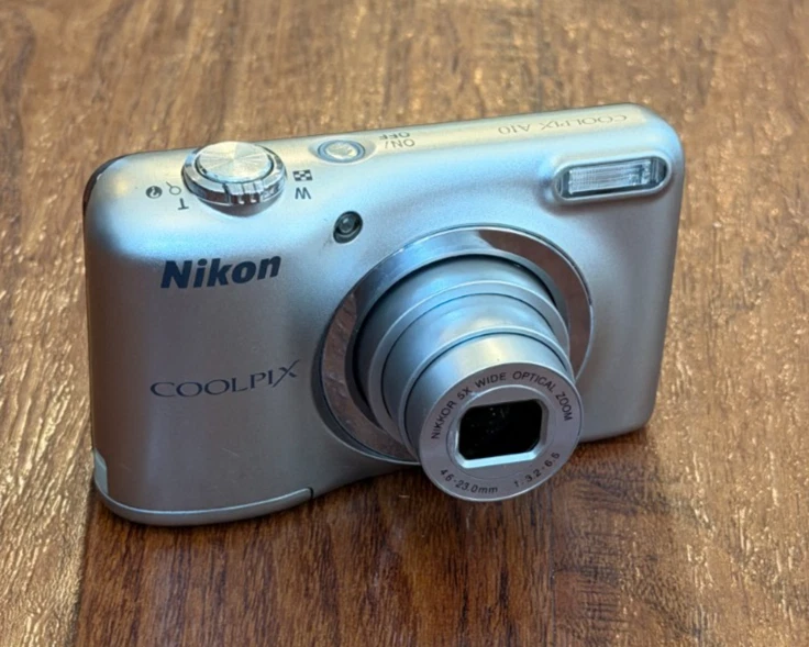 Nikon COOLPIX A10　ニコン クールピクス　シルバー Amazon.com : Nikon COOLPIX A10, Silver : Electronics