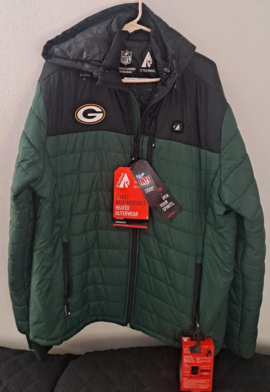 Green Bay Packers Action Heat Battery Heated Hooded Puffer Jacket Size XL NWT
Opens in a new window 