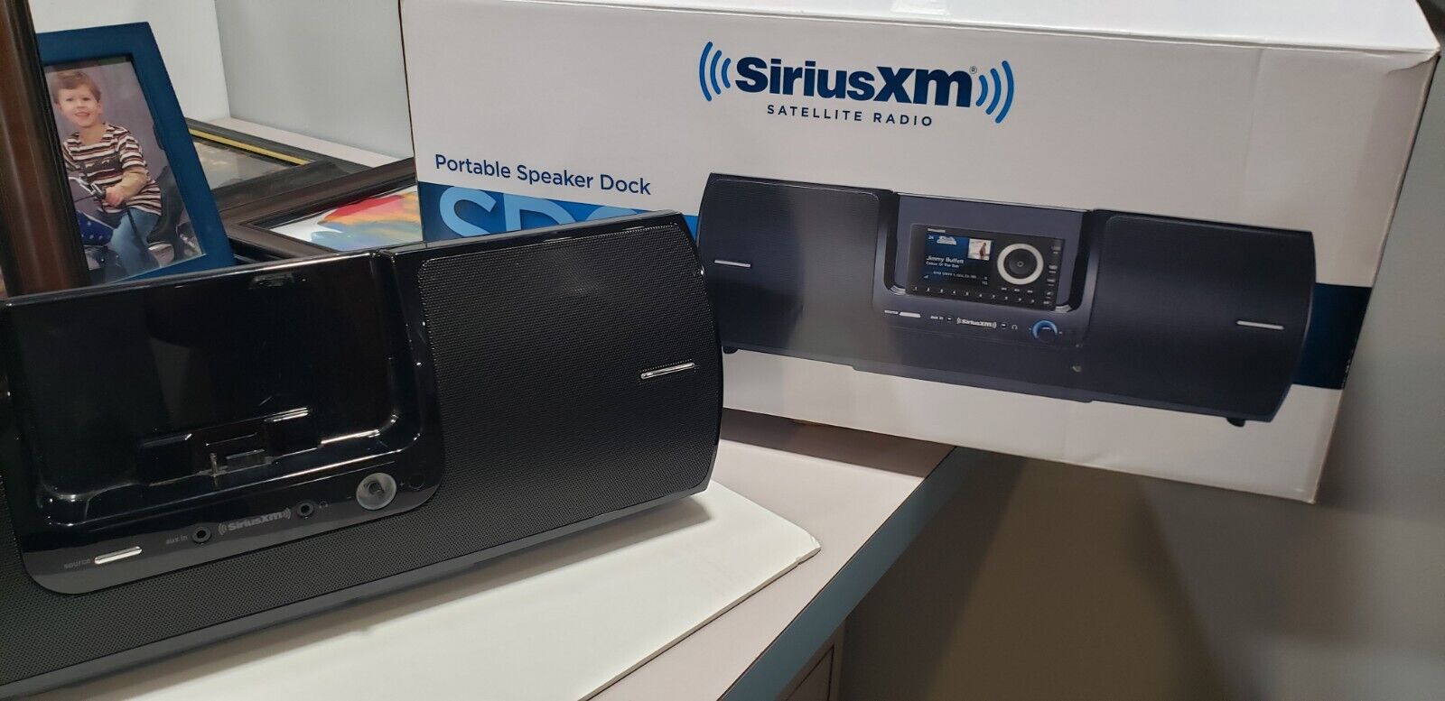 SiriusXM Portable Speaker Dock Kit SD2 With Remote, Antenna, And Original Box