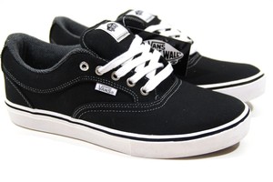 vans chukka low black white