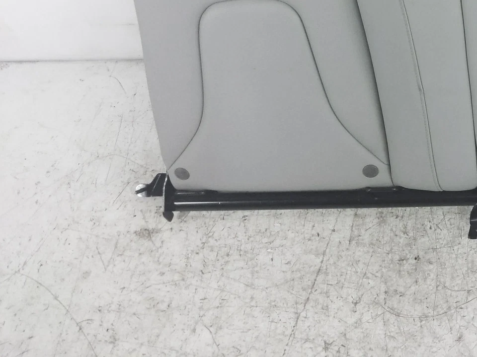 Audi A5 Quattro 2013-2017 convertible parte del asiento superior trasero - cuero gris Foto 4 de 4