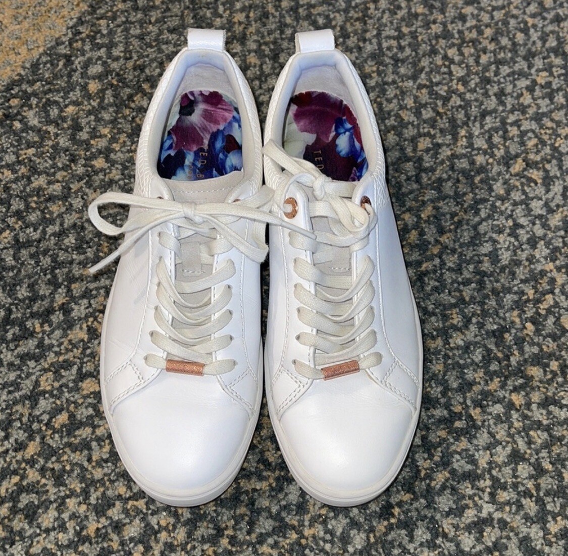 Ted Baker Sneakers/Size 7/ excellent condition