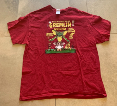 Mens Tshirt T Shirt XL Mischievous Gremlin Strangest Pet of All