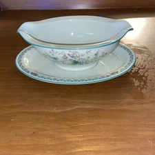 Noritake Gravy Boat Underplate Paradise W80 8223 Sea Foam Mint Green Retired