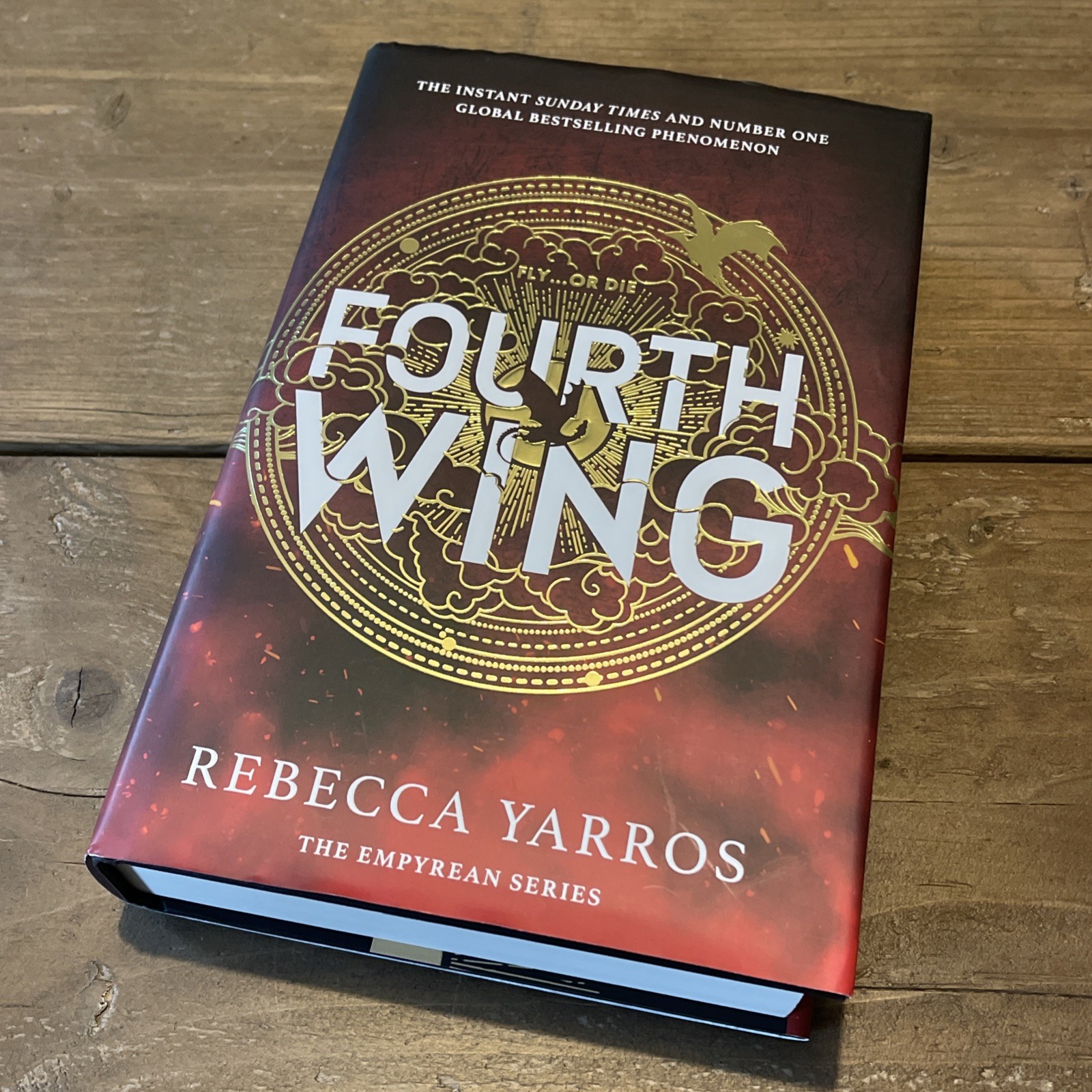 Fourth Wing - Waterstones Exclusive Limited Edition (Rebecca Yarros) - Hardback