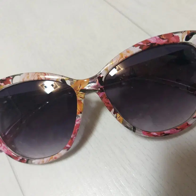 Flower Pattern Sunglasses - Unique Design - image 7