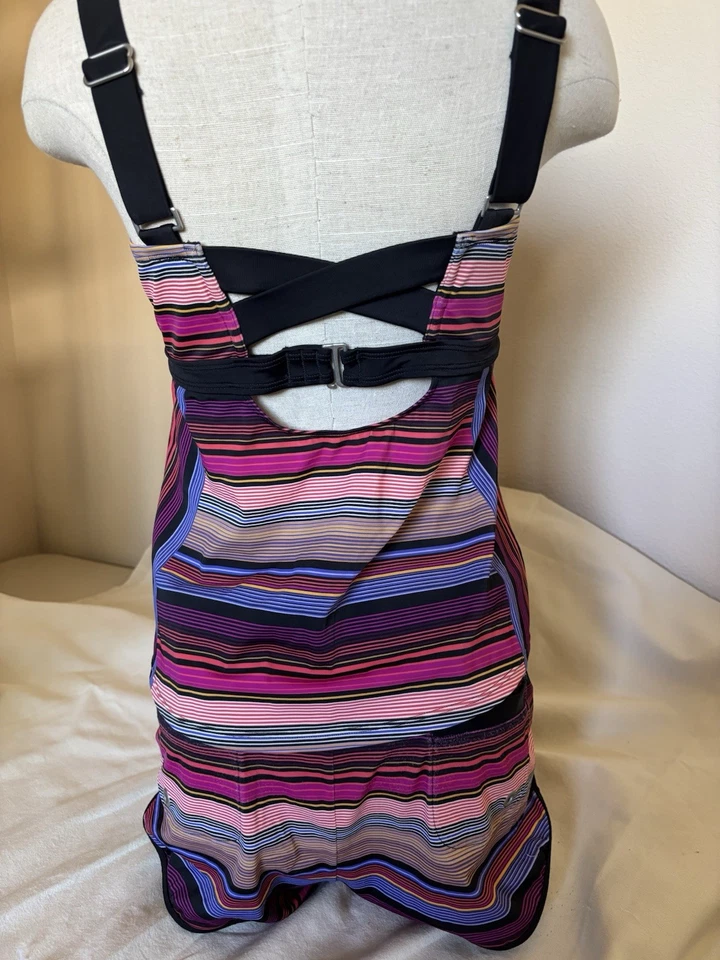 Tankini y Board Shorts Dos Piezas Athleta Deportivo Para Mujer Natación Capri Rayas Med Foto 2 de 4