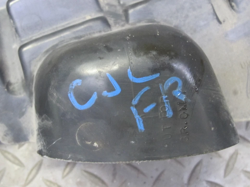 91-96 CHEVROLET CORVETTE C4 JUEGO PROTECTOR CONTRA SALPICADURAS GUARDABARROS DELANTERO DERECHO OEM Foto 2 de 4