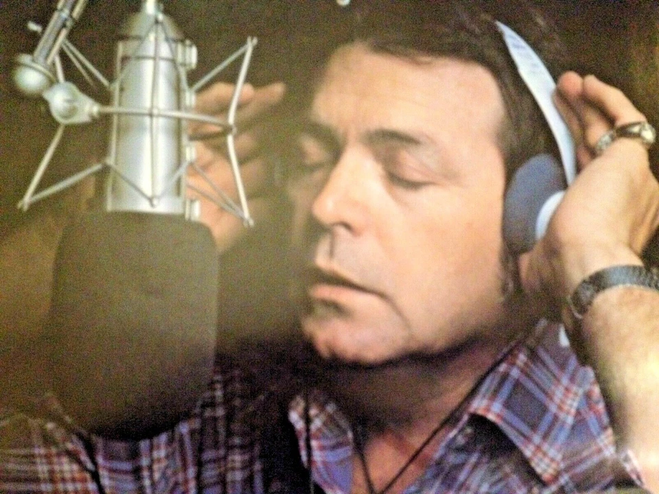 RADIO SHOW:LIVE FROM GILLEY'S  JOHNNY RODRIQUEZ 3/31/86 15 TUNES LIVE IN CONCERT - Image 4 of 4