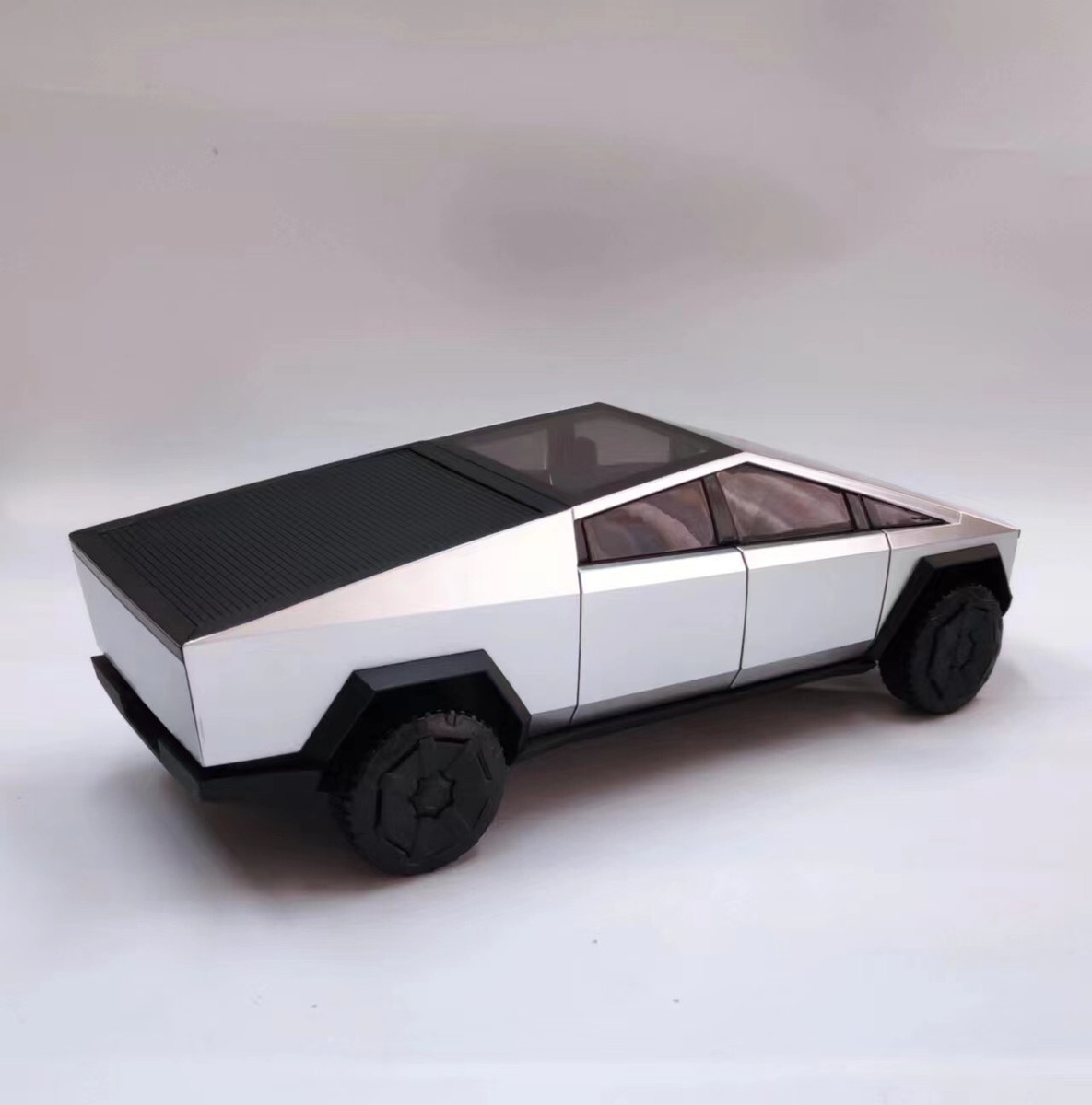 テスラ Tesla Cybertruck 1:18スケール ダイキャスト 新品 楽天市場】テスラ特注 1/18 テスラ サイバートラック ダイ