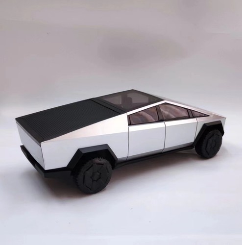 1/18 TESLA Cybertruck 2023 China TESLA Dealer model True 1/18 scale is not a toy - Picture 10 of 13