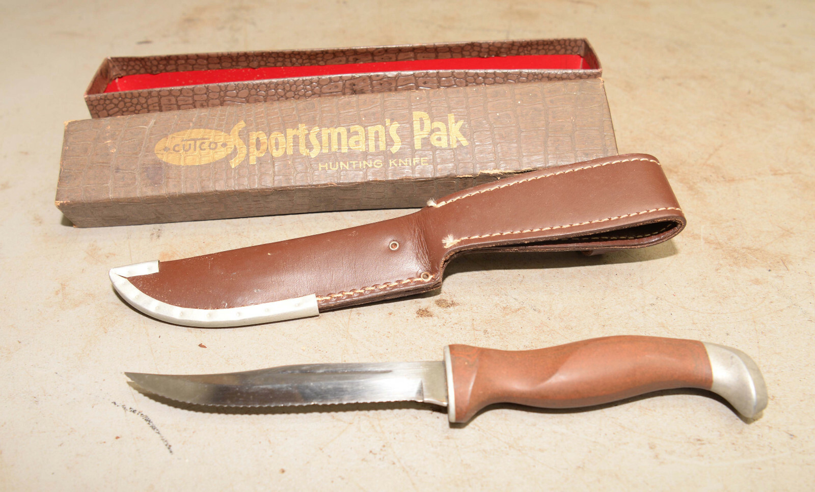 Vintage Cutco sportsman Pak hunting knife No 1069 leather sheath box