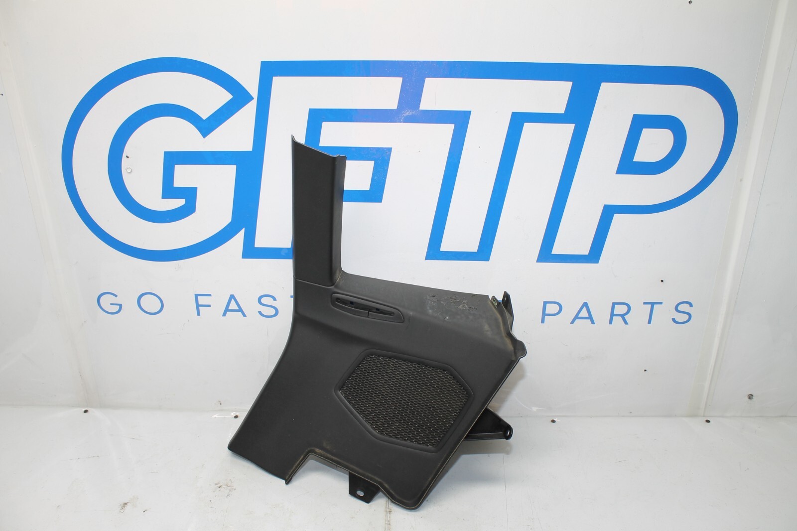 15-20 LAMBORGHINI HURACAN RH PASSENGER C PILLAR SEAT BELT SURROUND 4T0868417