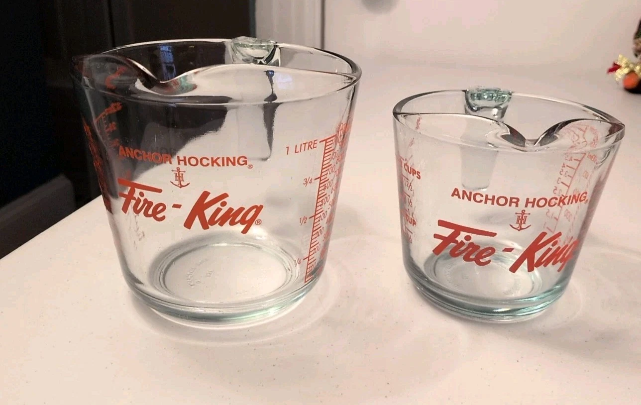 Set Of 2 Vintage Fire King Measuring Cups Glass Anchor Hocking 4 Cup & 2 Cup Red