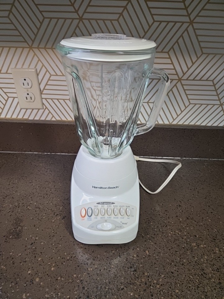 Hamilton Beach Blender 14 Speed White, Ice Breaker, Glass Mixer Jar - Tested