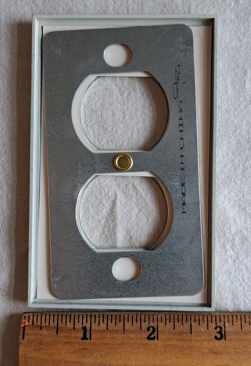 Amerelle Filigree Wall Plate in Antique White.