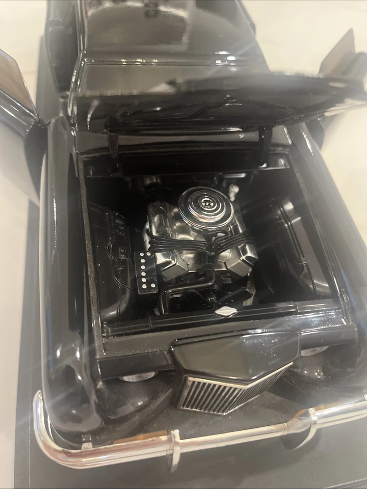 Película de terror 1/18 Ertl George Barris 'The Car' de 1977 con soporte (sin caja) Foto 3 de 4