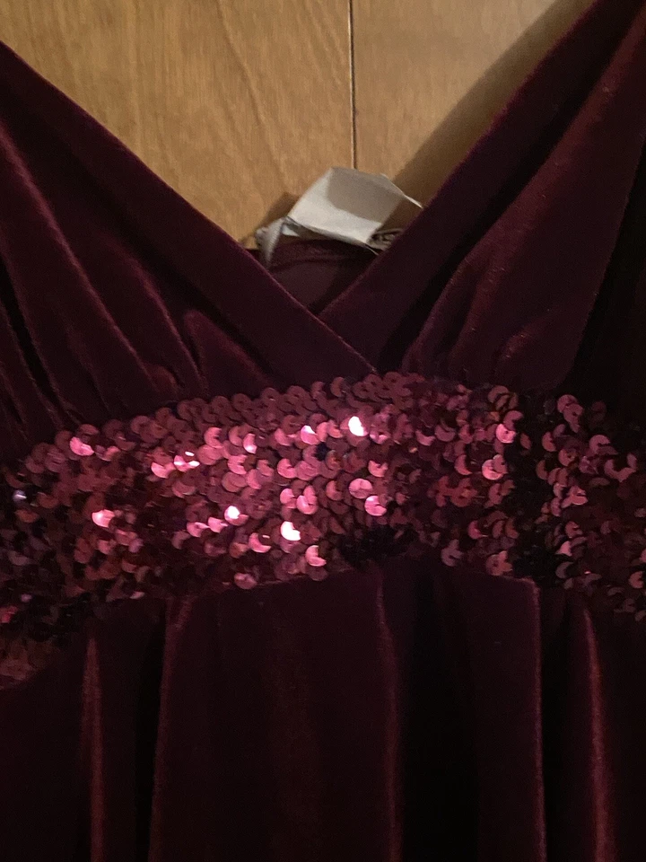 OBJETOS NECESARIOS MUJER TALLA S Borgoña Con Secuencias Top Sin Mangas Foto 4 de 4