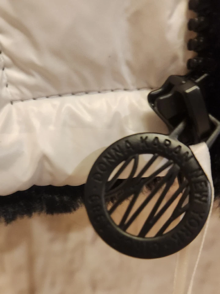 DKNY Chaqueta acolchada blanca ribete de piel sintética negra NUEVA talla L-m bolsillos, sin capucha Foto 4 de 4